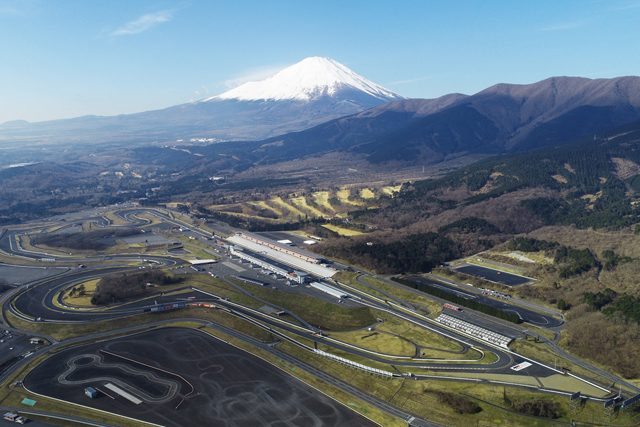 世界有数の1.5kmのホームストレートを誇る富士スピードウェイ
