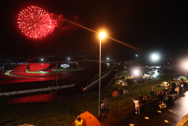 夜間でも様々なイベントが開催される