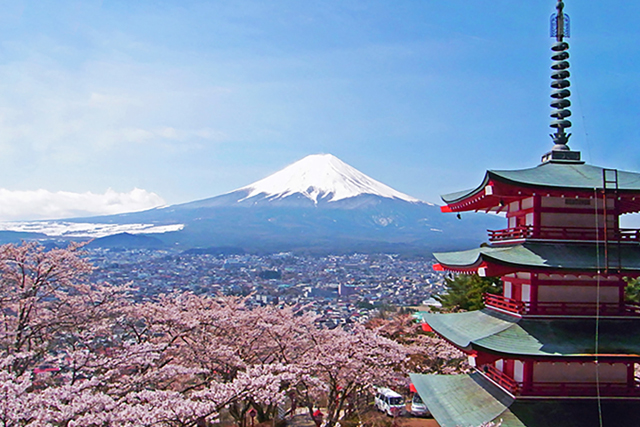 料理教室となる古民家の外に広がるのは雄大な富士山
