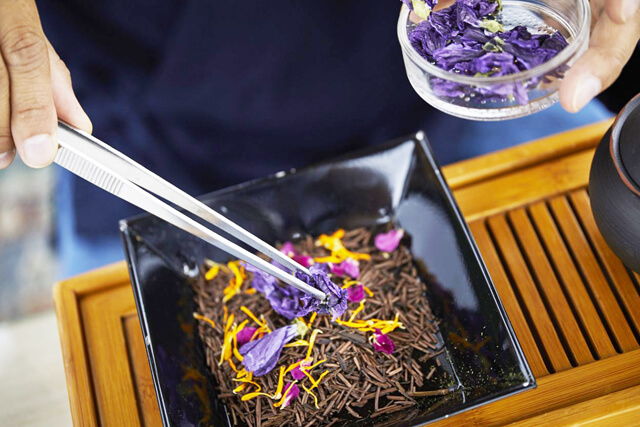 煎茶やほうじ茶、紅茶をベースに独自のブレンド茶作りにチャレンジ!