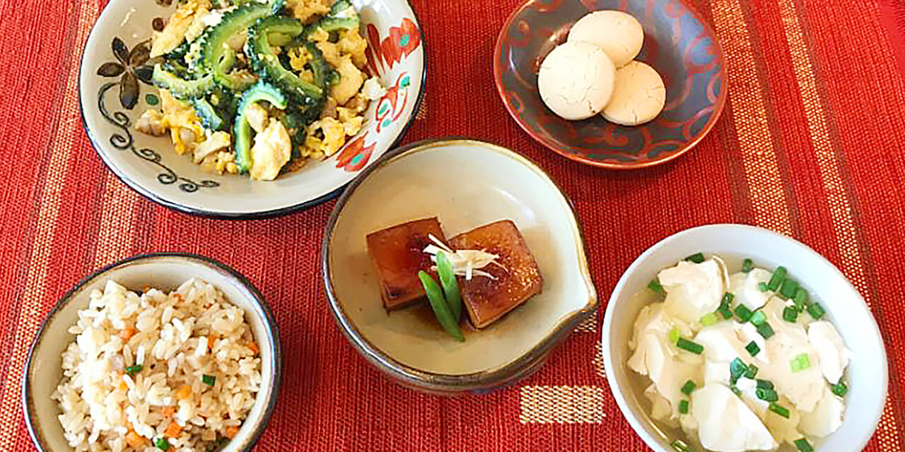 ゴーヤチャンプルーをはじめ、琉球料理の代表的な4品をマスター