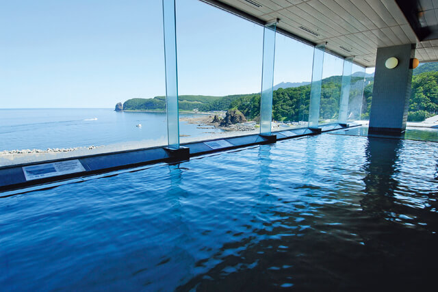 大パノラマの展望大浴場でオホーツク海を一望