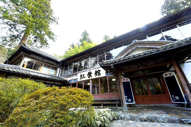 境内の老舗旅館「紅葉館」で昼食