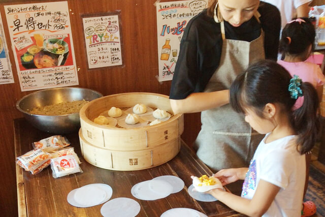 B級グルメを自分で作ってそのまま食べる、思い出に残る“味な体験”