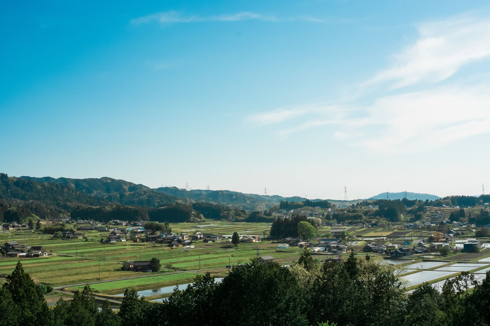 １， 農村景観日本一展望所でのどか風景で一息