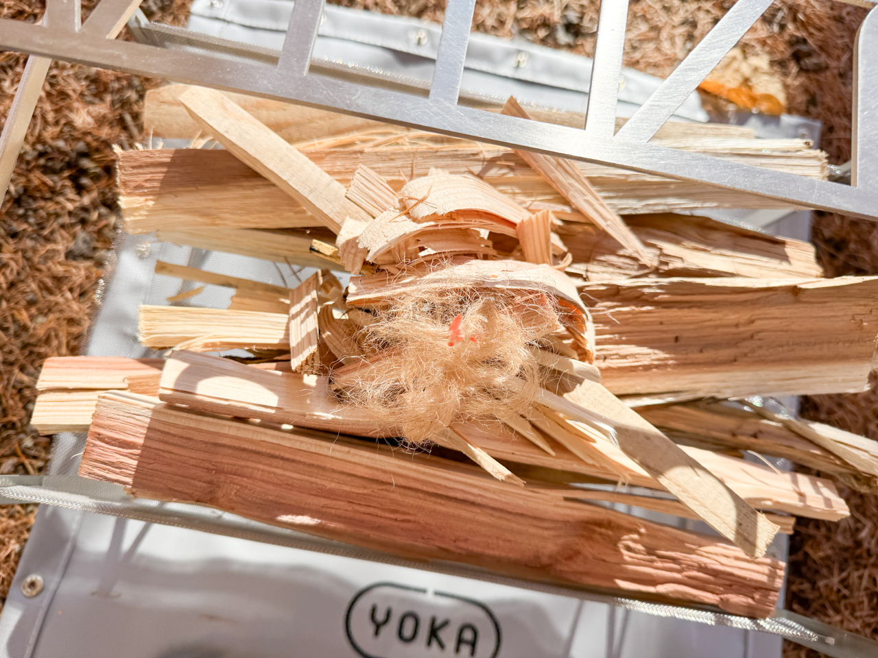 薪を載せた様子