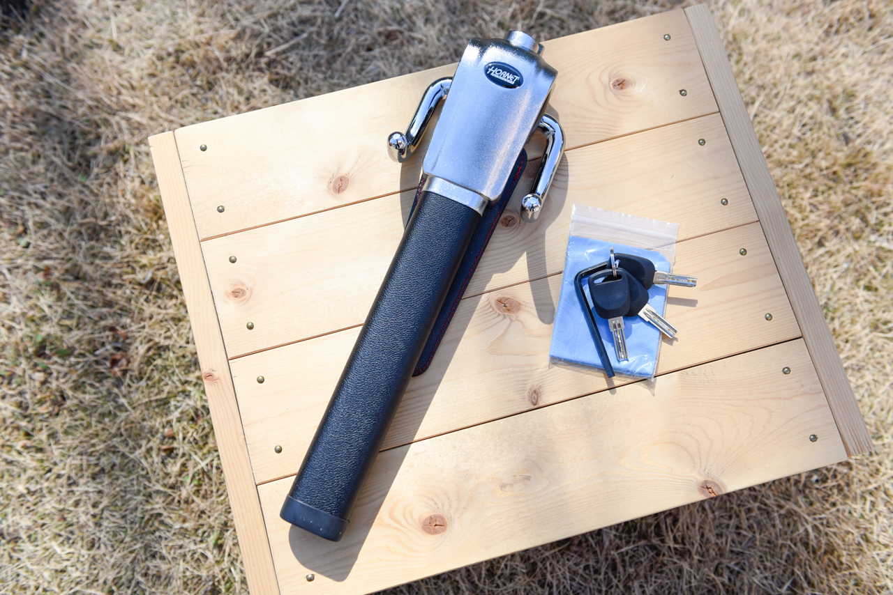 HORNETのハンドルロックをレビュー！ 視覚と音で守る「物理ロック」の安心感